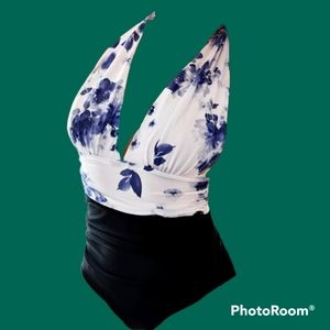 Women fashion print V-neck sexy strap one piece swimsuit.